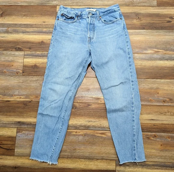 Levi's Wedgie Straight Med/Light Wash Cropped Jeans Size 29 - Picture 1 of 13